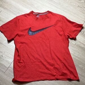 Nike Men XL Red Big Swoosh Logo Short Sleeve Shirt